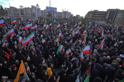 اجتماع بیعت شیرازی ها با سومین رهبر انقلاب