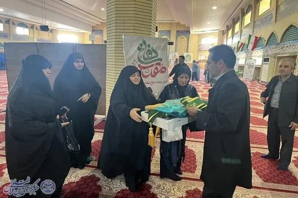 آیین پرچم گردانی مسجد جمکران در نماز جمعه بابلسر