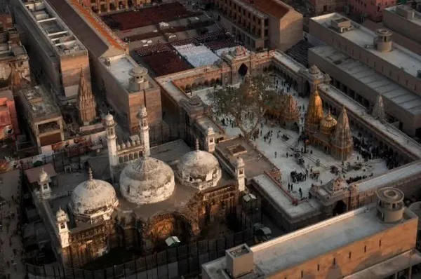 Índia: orações hindus começam dentro da mesquita histórica após ordem judicial