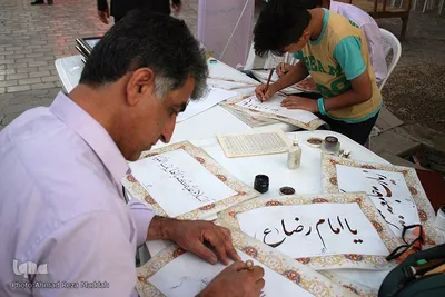 بداهه‌نويسی خوشنويسان شيرازی در جشن ميلادامام رضا(ع)