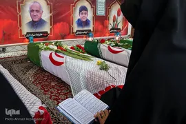 همزمان با فرارسیدن سی امین روز شهادت شهدای حادثه تروریستی حرم مطهر شاهچراغ(ع) و گرامیداشت هفته بسیج، مراسم زیارت عاشورا به همراه گلباران قبور سه شهید دوران انقلاب و هشت سال دفاع مقدس و همچنین شهدای حرم مطهر شاهچراغ(ع) توسط جمعی از بسیجیان سپاه ناحیه بقیه الله(عج) شیراز برگزار شد.