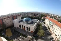 France: un homme menace d’attaquer la mosquée de Fréjus à la kalachnikov