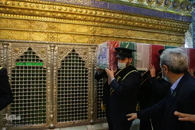 طواف دانشمند شهید فخری‌زاده بر گرد ضریح کریمه اهل بیت(ع)