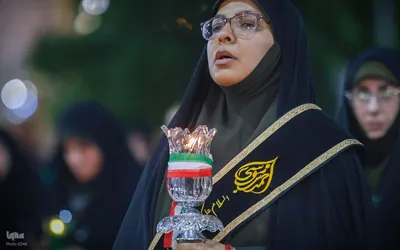 آئین لاله گردانی شام غریبان در حرم شاهچراغ(ع)