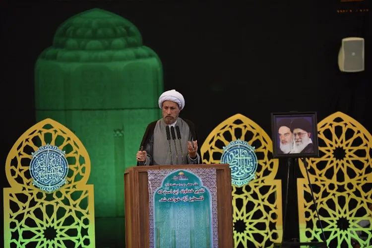 جلوه‌های ایمان را در ایام محرم بروز دهیم/ مبارزه با فساد اقتصادی؛ از مصادیق امر به معروف
