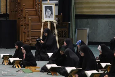 همزمان با پنجمین سالروز شهادت سردار شهید حاج قاسم سلیمانی، محفل انس با قرآن کریم با عنوان «سرباز قرآن» در حسینیه حضرت فاطمه‌الزهرا(س) پادگان ولیعصر(عج) برگزار شد.
