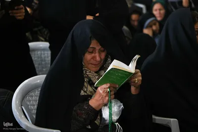 مراسم دعای عرفه در گلستان شهدای اصفهان