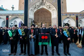 برافراشتن پرچم حرم امام حسین (ع) بر گنبد کربلای ایران