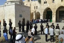 Gruppen extremistischer Siedler stürmen Al-Aqsa-Moschee