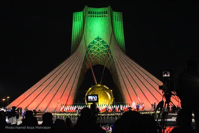 نورافشانی و ویدیو مپینگ برج آزادی در شب ۲۲ بهمن