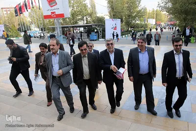 بازدید دکتر طیبی مدیر جهاد دانشگاهی از نمایشگاه مطبوعات