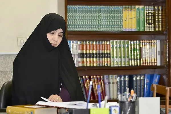 Kur'an'ın Farsça tercümesi ikinci kez İranlı bir kadın tarafından hazırlandı
