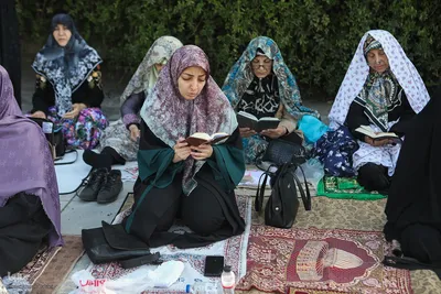 اقامه نماز عید فطر به امامت رهبر معظم انقلاب اسلامی در مصلای امام خمینی (ره)