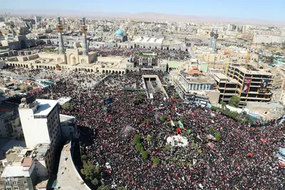  تشییع پیکر مطهر رهبر شهید در مشهد مقدس