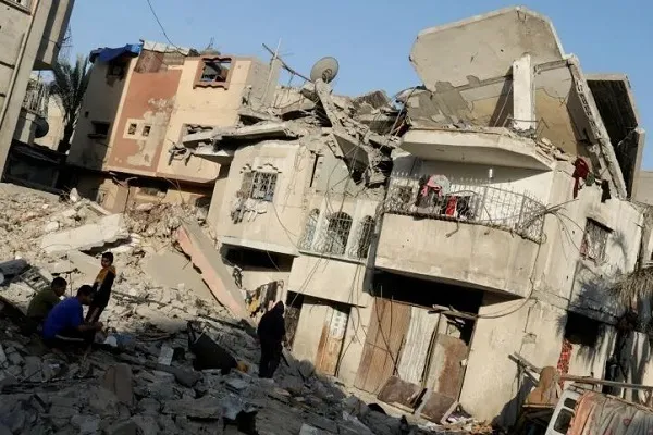 Ondas de Bombardeios Deixam Rastro de Destruição em Gaza