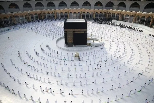 نخستین گروه زائران وارد سرزمین وحی شدند + عکس