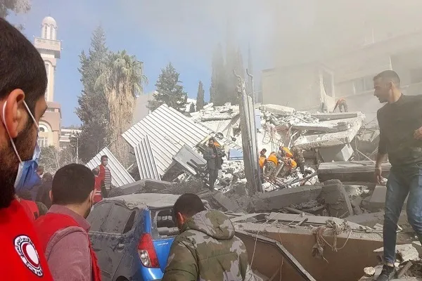 استشهاد أربعة مستشارين ايرانيين في عدوان اسرائيلي على دمشق + فيديو