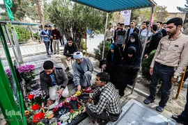 خانه تکانی قبور شهدا در آخرین پنجشنبه سال ۹۶