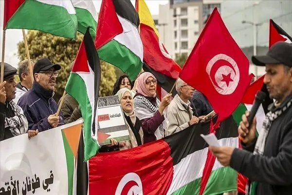 Tunisdə Qəzzada tibb işçilərinə dəstək nümayişi
