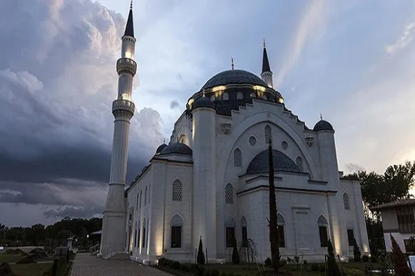 New York'taki ibadethanelere getirilen Kovid-19 kısıtlaması iptal edildi