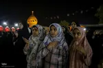 آیین لاله‌گردانی خدام حرم شاهچراغ(ع) در رثای شهادت امام رضا(ع)