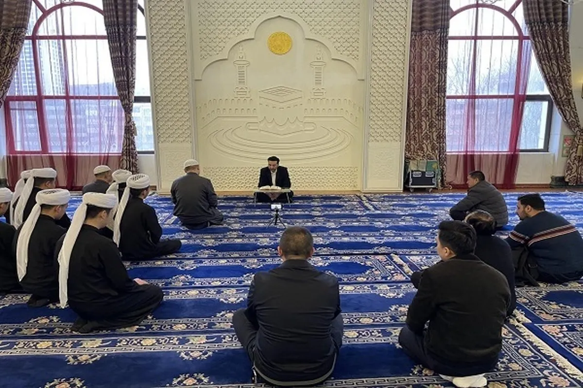 Iranian Qaris Recite Quran at Mosques in China