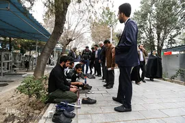 غبارروبی مزار شهدا در آخرین پنجشنبه سال ۱۳۹۷
