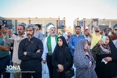 تعویض پرچم گنبد رضوی همزمان با آغاز ماه ربیع‌الاول

