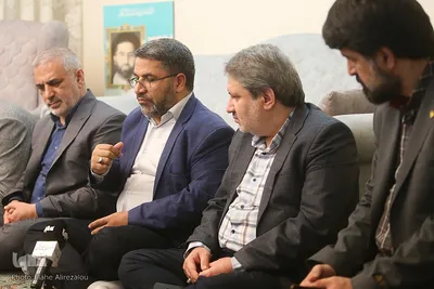 دیدار قرآنیان پیرو مکتب شهید سلیمانی و جمعی از مدیران جهاددانشگاهی با خانواده شهید تقوی