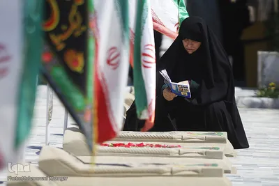 ادای احترام جانبازان به شهدای هویزه