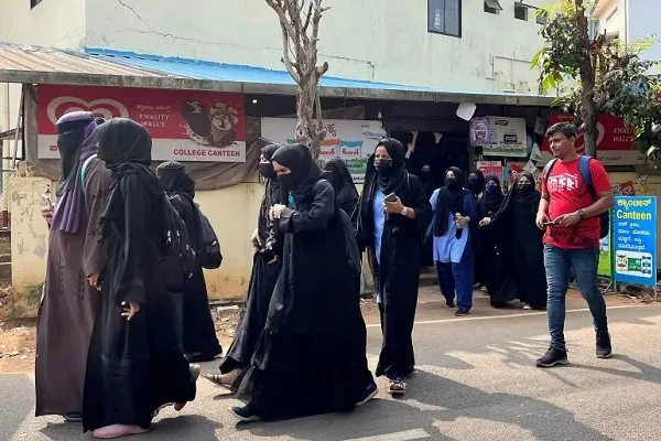 الإفراج عن 11 هندوسياً أدينوا باغتصاب امرأة مسلمة