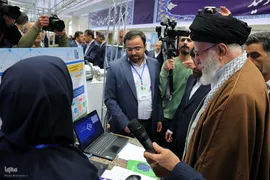 بازدید رهبر انقلاب از نمایشگاه توانمندی‌ها و دستاوردهای بخش خصوصی