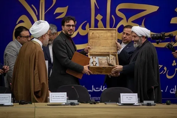 Hinirang si Hamed Shakernejad Bilang Pandaigdigan na Embahador ng Quran ng Iran