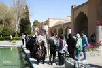 بازدید مسافران نوروزی از کاخ چهلستون اصفهان