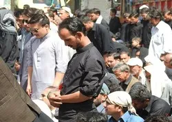 Des musulmans sunnites et chiites organisent des prières collectives à Quetta