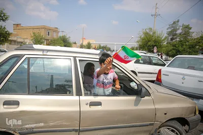 شادی شیرازی ها در مقابل منزل محمدرضا گرایی