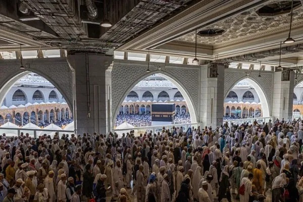 آغاز پذیرش عمره‌گزاران خارجی در عربستان
