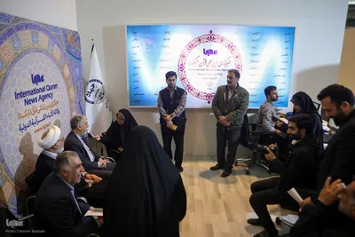 بازدید وزیر فرهنگ و ارشاد از نمایشگاه قرآن