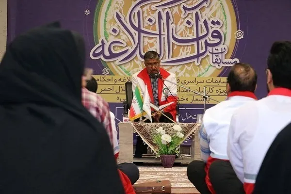 برگزیدگان مسابقات قرآن و نهج‌البلاغه جمعیت هلال‌احمر استان مرکزی تجلیل شدند