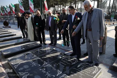 ادای احترام کاروان قرآنی انقلاب به شهدای دفاع مقدس کاشان