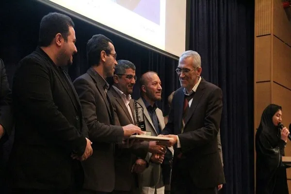 درخشش هنرمند چهارمحال و بختیاری در جشنواه ملی عکس «ایثار»
