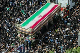 تشییع پیکر رئیس جمهور شهید در تهران (۲)