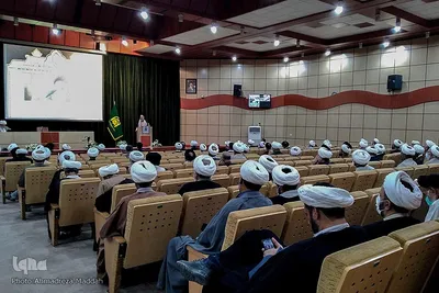 نشست حجت‌الاسلام والمسلمین سید عبدالفتاح نواب، نماینده ولی فقیه در امور حج و زیارت با روحانیون کاروان های حج و زیارت استان فارس