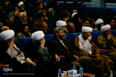 آیین رونمائی ترجمه اصول کافی به‌ قلم استاد حسین انصاریان
