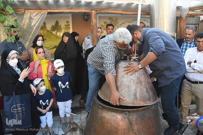 جشنواره گل محمدی در خانه تاریخی پورحسینی‌های شهر سمنان