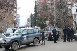 Serbiyada məscidin camaat namazı imamını döydülər