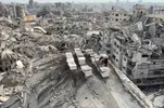 İsrail'in yerle bir ettiği Gazze'de umudunu yitirmeyen arıcı, mesleğini apartman çatısında sürdürüyor