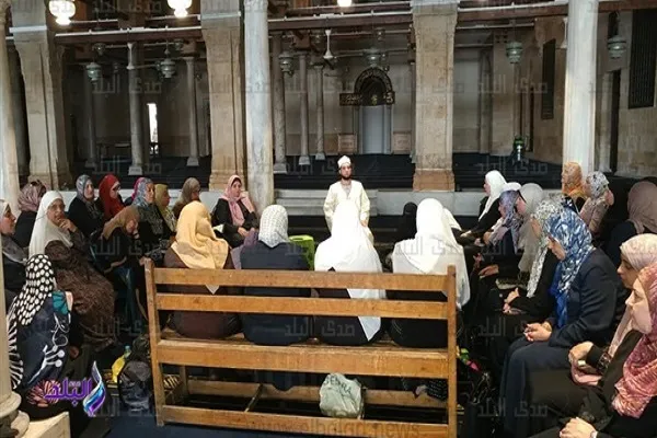 بالصور...حلقات نسوية لتحفيظ القرآن بالجامع الأزهر