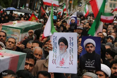 تشییع پیکر مطهر ۵ شهید جنگ تحمیلی آمریکایی صهیونیستی در شیراز