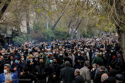 Tausende Menschen nehmen Abschied von Ayatollah Alavi Gorgani